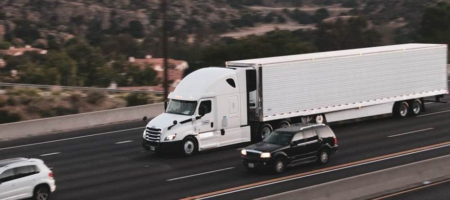 Roads in Tampa Where Trucks Are Not Allowed to Drive in the Left Lane